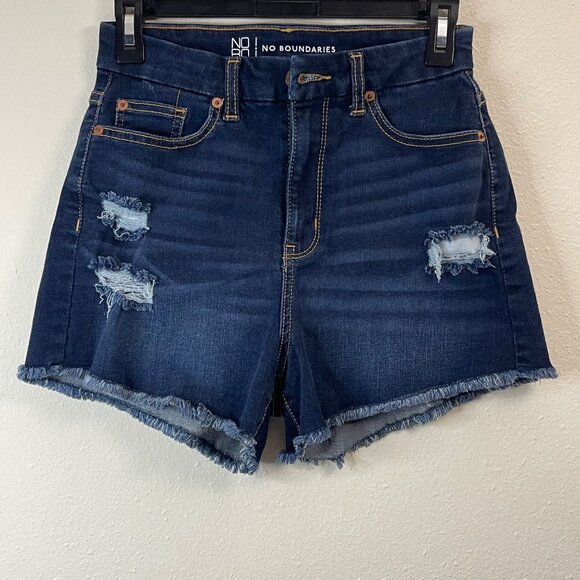 No Boundaries Distressed High-Waisted Denim Shorts With Frayed Hem Size 5 - Picture 2 of 10
